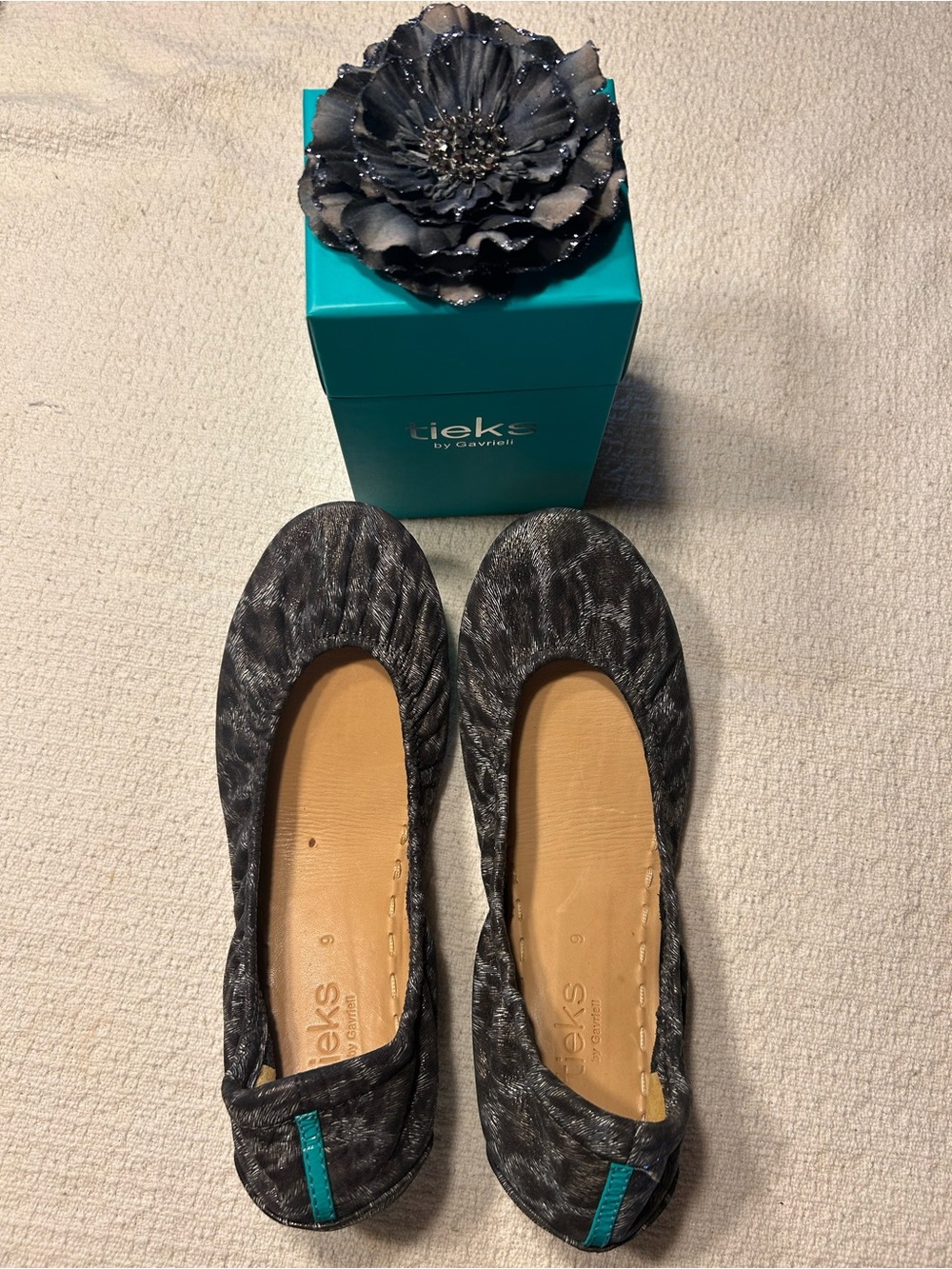 Tieks Black Leopard Limited Edition
Sz 9